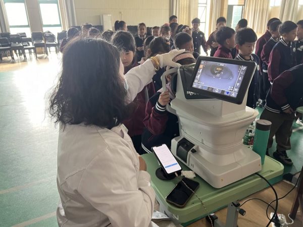 南京市江宁科学园小学开展学生视力检测活动3