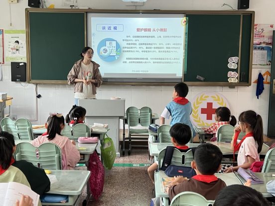 南京市江宁科学园小学开展全国爱眼日宣传活动1