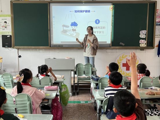 南京市江宁科学园小学开展全国爱眼日宣传活动2