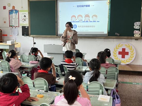 南京市江宁科学园小学开展全国爱眼日宣传活动3