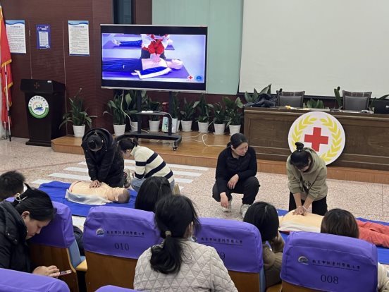 南京市江宁科学园小学开展应急救护培训活动3