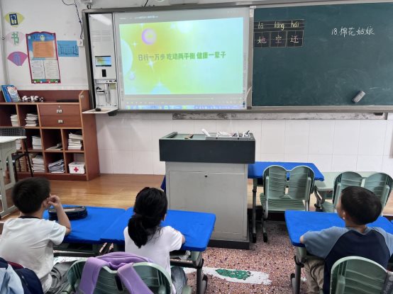 南京市江宁科学园小学开展中国学生营养日宣传活动2