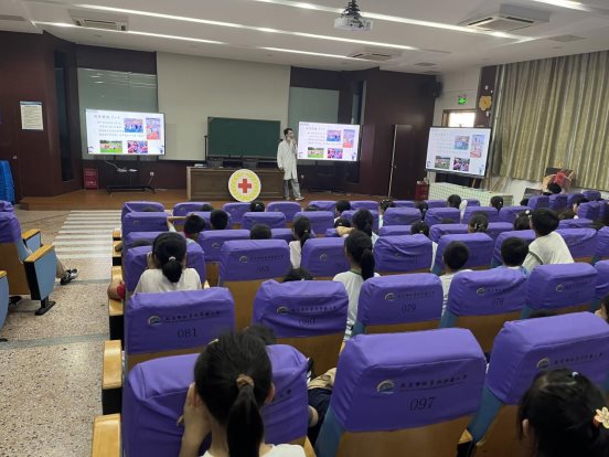 南京市江宁科学园小学开展全国爱眼日宣传活动2