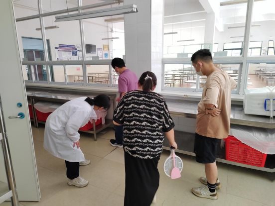 南京市江宁科学园小学开学食堂卫生检查活动4