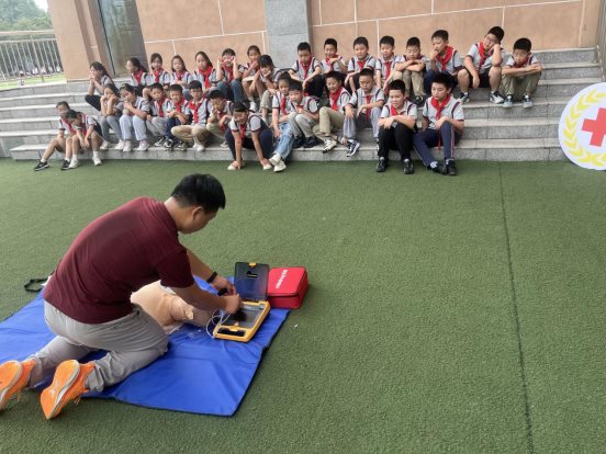 南京市江宁科学园小学开展世界急救日活动2