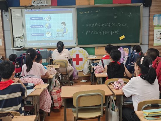 南京市江宁科学园小学红十字会开展防近月活动8